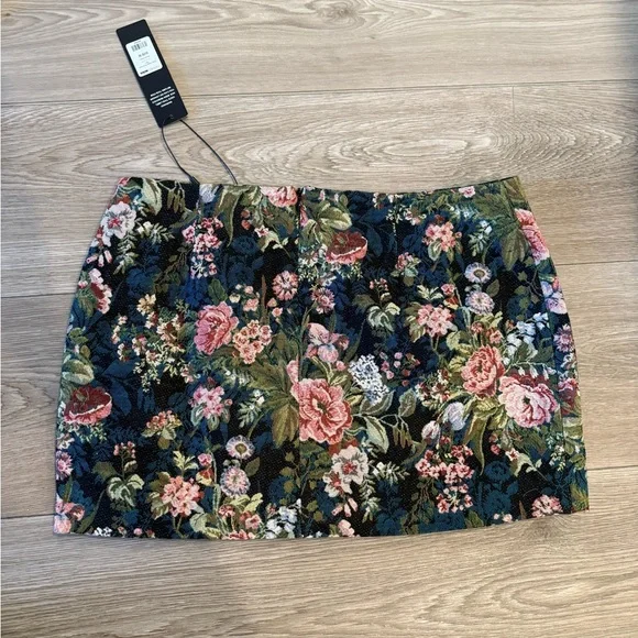 Fashion Nova Major Vibe Floral Skirt. Medium. New with Tags. - Picture 3 of 5